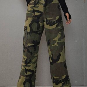 Camo print flap boyfriend Jean